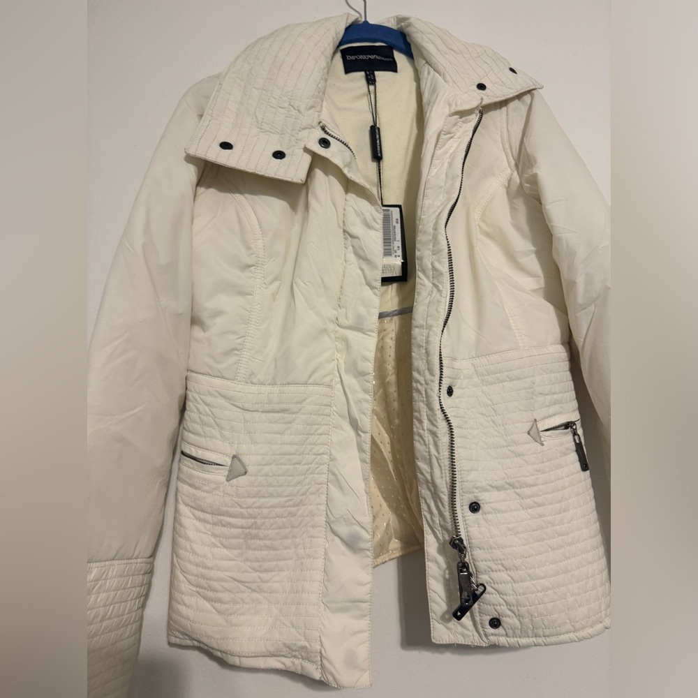 New with Tags Armani puffer Jacket in white size 6